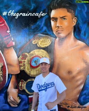 Jessie Vargas Instagram - I never thought that I would ever get a mural made after me. I’m genuinely thankful to @thegraincafe for considering having a mural made of me @zurdoramirez & @benavidez300 . I hope that the mural reminds those who drive by that with focus, dedication, perseverance, a positive mindset, and Jesus by your side, everything is possible. If you’re ever in LA, California, area, feel free to stop by and take a look at it. They did a superb job on the artwork. I can’t thank Hector enough. 🙏 

Yo nunca pensé que en algún tiempo me Arian un mural pero ya está echo. Estoy muy agradecido con The Grain Café por tomarse el tiempo en construir este pedazo de arte que incluye a mis colegas @zurdoramirez y @benavidez300 . Ojalá cuando la je te pase por este mural lo hagan recordar que con dedicación, enfoque, perseverancia, y una mente positiva, con Dios todo es posible. Si están en la aria de LA ojalá puedan tomarse el tiempo de mirar y tomarse una foto al lado del mural. Hicieron un gran trabajo. Gracias Héctor