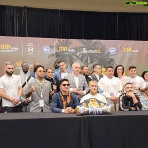 Jessie Vargas Instagram - Photo op with the champs! & you have Scrappy distracting me by touching my ear in the second video 🤦‍♂️ 

  #ChinoMaidana #paulieMalignaggi #Boxing #Boxeo #PopoFreitas #KO #BoxeoMexicano #NonitoDonaire #jelenamrdjenovich #SerioMartinez #MaravillaMartinez #JackieNava @chinomaidana.1 @nonitodonaire @popofreitas @paulmalignaggi @jelenaboxing @maravillabox @jackienava_of @princes @oneof1x @scrappyboxing @gilberticowba @jakepaul @wbaboxingofficial @williamzepeda @hyunmi.choi.7 @lautaroemoreno @claralescurat @alyciabaumgardner