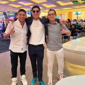 Jessie Vargas Instagram - Fight nights are always big in Vegas! @alacranbercheltoficial @nonitodonaire @teofimolopez 

#Boxing #Boxeo #FightNight #Cool #Repost #Motivation #WorldChampions #Instagram #Instamood #UFC #Fitness #FilipinoFlash #Alacran #NonitoDonaire #Fashion #Gucci #MiguelBerchelt #Fun #Friends #JessieVargas #Summer #Selfie #Follow #TeofimoLopez #Knockout