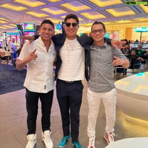 Jessie Vargas Instagram - Fight nights are always big in Vegas! @alacranbercheltoficial @nonitodonaire @teofimolopez 

#Boxing #Boxeo #FightNight #Cool #Repost #Motivation #WorldChampions #Instagram #Instamood #UFC #Fitness #FilipinoFlash #Alacran #NonitoDonaire #Fashion #Gucci #MiguelBerchelt #Fun #Friends #JessieVargas #Summer #Selfie #Follow #TeofimoLopez #Knockout