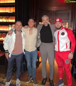 Jessie Vargas Instagram - Fue un placer conocer y convivir con estos tres caballeros 
It was a pleasure meeting these three gentlemen  @jaimecamil @betosierraoficial @ech13 

#Boxing #Boxeo #FightNight #Cool #Repost #Motivation #WorldChampions #Instagram #Instamood #UFC #Fitness #JaimeCamil #louievuitton #Fashion #Gucci #Fun #Friends #Summer #Selfie #Follow #canelovsggg2018ready