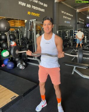 Jessie Vargas Instagram - Working hard on a Sunday! 🥊 
@boxraw 

#Boxing #Boxeo #FightNight #Cool #Repost #Motivation #WorldChampions #Instagram #Instamood #UFC #Fitness #FilipinoFlash #Alacran #NonitoDonaire #Fashion #Gucci #MiguelBerchelt #Fun #Friends #Summer #Selfie #follow4followback
