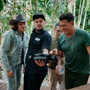 Jessy Terrero Instagram - #BTS 📸 @silvestredangond @carlosvives 
Tú o Yo

Starring @barbaraderegil 

Director @santidiazv 
@cinemagiants 

📸 @ighorvisual