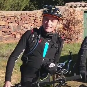 Jesús Calleja Instagram - Da igual el deporte que practique @fernandoalo_oficial siempre quiere ganar! aunque aquí hay empate jajajajaja