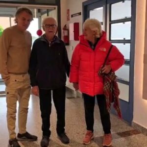 Jesús Calleja Instagram - Recién llegado de rodar en EEUU voy a ver a mis padres @mariacalleja1 y estaban de la "manina"...al verme la soltaron jajajajaja estaban celebrando el día de los enamorados y doy fe que se quieren como el primer día! Un gesto inspirador a los 92 y 82 años que tienen..