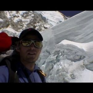Jesús Calleja Instagram - Hoy es mi CUMPLEAÑOS 🎂 y tal día como hoy hace 19 años estaba escalando el EVEREST sin duda el mejor regalo de mi vida que me ha llevado a donde estoy!este año le dedico mi cumpleaños a esta montaña y sobre todo a Pasang y Chiring mis dos amigos sherpas que me ayudaron a conseguirlo! y daros las gracias a todos vosotros por estar siempre ahí, se os quiere mucho!