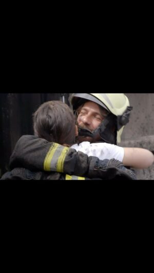 Jesús Calleja Instagram - Amigos, los especiales de Planeta Calleja Marte han sido uno de los programas más complejos y con máxima exigencia que hemos hecho... Gracias a todos los que cooperaron con nosotros, como los Bomberos del Ayuntamiento de Santander, mirad el trabajazo que hicieron preparando a @ineshernand y @felixgomezactor para esta misión tan especial!! Fue alucinante!!!!