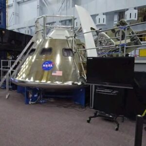 Jesús Calleja Instagram - Es un sueño poder entrar en la capsula donde viajarán el próximo año cuatro astronautas a la luna...y que tengamos tanto talento español en la NASA como Carlos García Galan que es el manager de integración de la nave Orión. Por cierto he montado en la nave antes que los astronautas jajajajaja!! pronto podréis ver estos programas espaciales tan especiales!