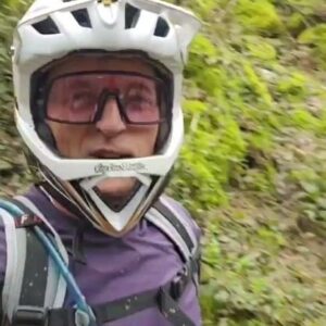 Jesús Calleja Instagram - Amigos, bosques y bici 🚴 que más se puede pedir a un domingo...esto me da 98% de felicidad!