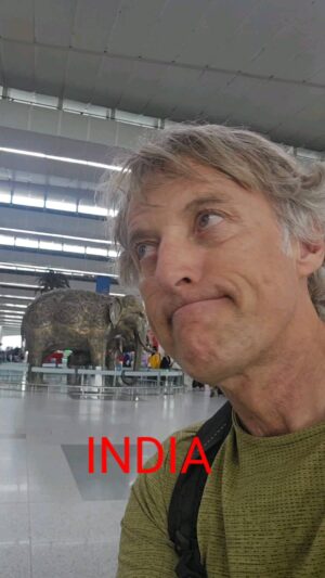 Jesús Calleja Instagram - Estoy en la India y me gusta este país porque es una maravilla humana! se hacen amigos todo el rato, la vida fluye y se sortean las dificultades a su manera. La primera lección es tener paciencia, de algún modo todo se va arreglando...
