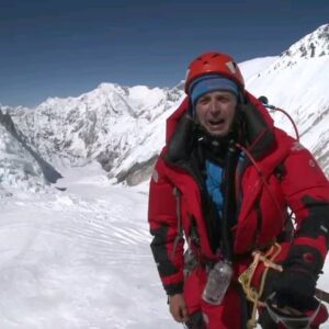 Jesús Calleja Instagram - Os dejo este video de mi segunda vez  en el Everest, en esta ocasión fuimos a rodar un programa, fue en el mes de octubre y estábamos solos, pues no se va en esa época por lo hostil de la climatología y las avalanchas, lo mejor, poder disfrutar de la escalada en la montaña más alta del mundo, toda para nosotros! Un lujazo!