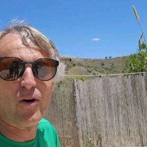 Jesús Calleja Instagram - Rodando Volando Voy en la Axarquía (Málaga) tenenos una misión muy bonita en el refugio de perros de @upra.malaga muchas historias como la del Míster España 2022 @alexandercalvo_
VAYA TEMPORADA!!