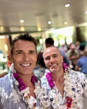 Jesús Vázquez Instagram - Orgullo!!!!🏳️‍🌈

De pertenecer a un país tan diverso y tolerante.

De tener las mejores leyes de igualdad y derechos para todas las minorías y colectivos.

Orgullo de escuchar anoche y esta tarde el rugido de millones de españoles, españolas y amigos de todo el mundo clamando por la libertad ( la de verdad) y los derechos de todas y todos.

Ese rugido no parará. NUNCA. E irá a más. 

Feliz, feliz, feliz día del Orgullo LGTBIQ !!! 

Ni un solo paso atrás 🏳️‍🌈💪🏼👊🏼♥️