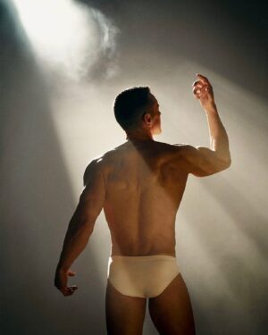Jesús Vázquez Instagram - Llegó el día!
Hoy nuestros chicos se DESNUDAN!!🍑🍆😃por una buena causa.
A lo mejor me animo yo también!😈🍑🍆

Foto♥️:gracias a @menshealthesp