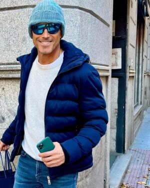 Jesús Vázquez Instagram - Shopping navideño en Chueca🎁🏳️‍🌈✨🎄😃