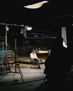 Jesús Zavala Instagram - Terminamos! A veces llegan proyectos que te tocan fuertemente, no solo por el proceso de filmación, si no por la conexión a su historia, este llegó al fondo del pecho en cada escena, es un relato de agradecimiento a todos los héroes de 1985 y una carta con mucho cariño a todas las victimas, bravo por #cadaminutocuenta @traziendefilms @amazonstudios @monicavc @jorgemichelgrau (al resto del equipo) y al BRILLANTE ELENCO, que fortuna compartir!