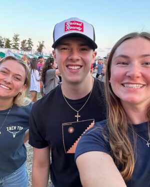 Jet Jurgensmeyer Instagram - Safe to say our first @country_concert was as good as it gets!!! @danielaycockmusic @the_dwt @jackmaucere 
📸: @carebearr__ & @caleylayman 🤍
#countryconcert24 #livemusic #originalmusic #tourtime #herewego #theridephase2