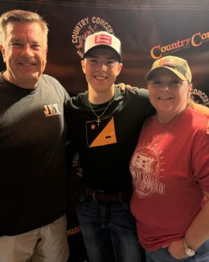 Jet Jurgensmeyer Instagram - Safe to say our first @country_concert was as good as it gets!!! @danielaycockmusic @the_dwt @jackmaucere 
📸: @carebearr__ & @caleylayman 🤍
#countryconcert24 #livemusic #originalmusic #tourtime #herewego #theridephase2