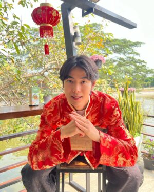 Jet Somjet Saejang Instagram - 新年快乐🎉 祝大家 ：龙行龘龘，前程朤朤，生活鱻鱻，事业燚燚，八方进财，四喜临门！🐲🧧🎇