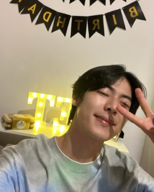 Jet Somjet Saejang Instagram - 25岁签到🎉🎂