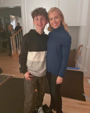 Jett Klyne Instagram - never had a movie Mom who wasn’t the best, and @amandaschull you are no exception. Thank you for being you 💛