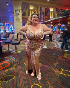 Jezebel Express Instagram - If you got it, flaunt it! Every night of BHOF has an unofficial “theme”- the reigning royalty and legends pick colors for es v night. Last night, the theme was “pink”- check my story for a little look at all the gorgeous colors and humans who attended the show! 💖