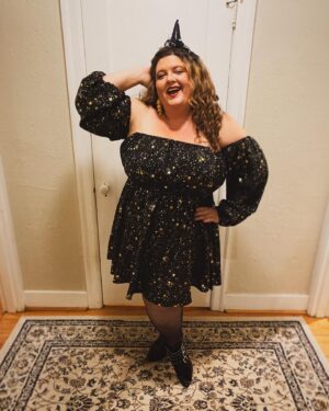 Jezebel Express Instagram - ✨🧙‍♀️BASIC WITCH 🧙‍♀️✨ I had the best Halloween Week… instead of working a ton, I went to a grown-up Halloween party, hit up some trick or treating, and even wore a costume I have zero plans of ever using in an act! Got this cute starry dress at plus size thrift shop @iwantsecondspdx during their store Halloween party this weekend. I wasn’t sure where I’d wear it, but these random impractical sleeves were too c*nt to pass up! Took me about 36 hours to find an occasion 🎃 I hope everyone had a super fun Halloweek… if you did anything great, I’d love to hear about it! 👂 👻💀🧛🏻‍♀️🦇