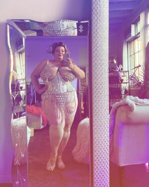 Jezebel Express Instagram - Y’all I cannot ✨WAIT✨ for you to see the photos @boudoirbynomi took of me yesterday! We had so much fun shooting & playing with her new lights. 🥰