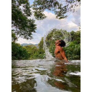 Jhona Burjack Instagram - Sou enraizado mesmo, a natureza vai tomando conta do meu ser e vamos nos tornando uma coisa só… 🌿