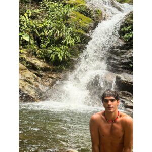 Jhona Burjack Instagram - Sou enraizado mesmo, a natureza vai tomando conta do meu ser e vamos nos tornando uma coisa só… 🌿