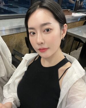 Ji Eun-seo Instagram - 깜장옷 반응이 좋길래 ~