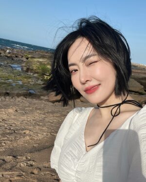 Ji Eun-seo Instagram - 응 찡긋 ^.~