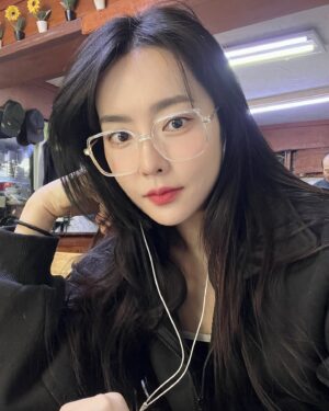 Ji Eun-seo Instagram - 이번엔 곱전집 시리즈랄까, 안경 시리즈랄까