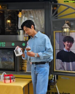 Ji Hyun-woo Instagram - 늘 고맙고 고마워요~!!!🙏🌈🌼🌸🌳🍀⭐️🌕
매번 지칠 때 마다 응원해주셔서 저는 물론 스텝분들도 즐겁게
촬영하고 있습니다. 
이제 진짜 여름이 다가오고 있으니 건강 잘 챙겨주세요~!!!