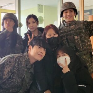 Ji Min-hyuk Instagram - 이번엔 군복!🪖

#군복버전
#조영신
#방과후전쟁활동
#dutyafterschool
🔫🔫
