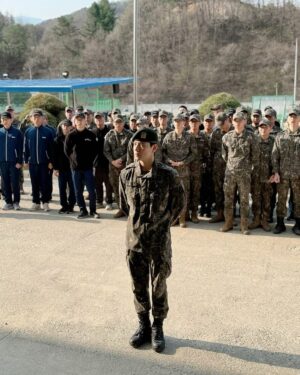 Ji Min-hyuk Instagram - 4월10일부로 전역했습니다.
전역하고 이틀동안 뭔가 정신없고 끝이아니라 그냥 잠시 휴가나온 느낌이 계속 들어서 이제 올리게됐습니다 ㅎ̆̎
앞으로 좋은모습 보이도록 하겠습니다!🫡👍🏻

To. International fans📝
I was discharged from the army as of April 10.
Thx for waiting me and I luv u all
See u soon everybody!!✌🏻

#전역