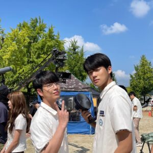 Ji Min-hyuk Instagram - 조영신입니다!!

#방과후전쟁활동
#교복버전
#조영신
#dutyafterschool 
🔫🔫