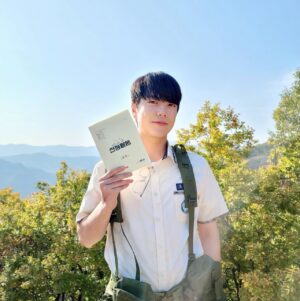 Ji Min-hyuk Instagram - 군복교복뒤죽박ㅈㅜㄱ
🪖📚🟣
아직 안본사람 2부 나오기전에 빨리 !
Part2 04.21 
Soon⭐️
#dutyafterschool 
#조영신