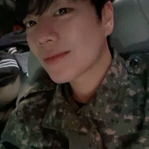 Ji Min-hyuk Instagram - Behind.
#dutyafterschool 
#조영신