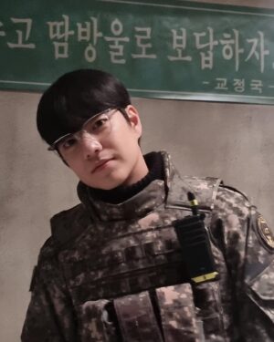 Ji Min-hyuk Instagram - Behind.
#dutyafterschool 
#조영신