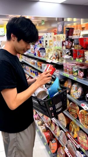 Jia-Bo Jhong Instagram - 我想大家都知道載具比較環保
今天跟大家介紹一個 環保 環保
簡稱環保max的方法
就是在結帳時直接說「我捐8787」
你的發票就會給到RE-THINK
RE-THINK是個行動派的本土環保組織
長期在垃圾問題、海洋環境等等深耕
捐出的發票
可以讓RE-THINK有更多資源
做更多有意義的事👍

▍到全家便利商店結帳喊出 8787 💪 減少發票垃圾產生，成為地球的減廢英雄 >> 點擊 @rethink.tw 了解 #全民回收新運動 
＿＿＿＿＿＿
♻️ 即日起至 6/25 到全台全家店舖，投下零錢或透過全家 FamiPort、 APP 手機捐款，支持 RE-THINK 推動回收教育