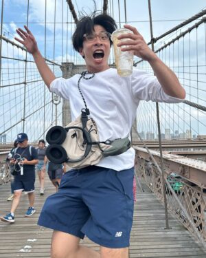 Jia-Bo Jhong Instagram - 提供一些拍照pose給大家
如果喜歡的話
之後再開一系列課程
然後收費
收很多錢！！！