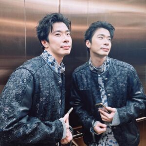 Jia-Bo Jhong Instagram - 本來想說我參加金鐘會不會很突兀
但想想搞不好之後也沒機會去
所以就跟著去了
知道要走紅毯
本來想說去Zara 買一套
不剪標，隔天走完再拿回去退👍

但是@miyachuang 覺得看不下去
所以就幫我用了整組造型
真是一個不小心變太帥的過程呢

謝謝
@miyachuang 的造型
@irensense_official 的衣服