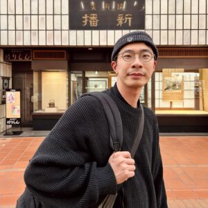 Jia-Bo Jhong Instagram - 昨天跟人家用Line開會的時候
發現我的照片還在用10年前的大學照片
有夠尷尬
所以就換了一張新的
新的鍾佳播