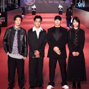 Jia-Bo Jhong Instagram - 本來想說我參加金鐘會不會很突兀
但想想搞不好之後也沒機會去
所以就跟著去了
知道要走紅毯
本來想說去Zara 買一套
不剪標，隔天走完再拿回去退👍

但是@miyachuang 覺得看不下去
所以就幫我用了整組造型
真是一個不小心變太帥的過程呢

謝謝
@miyachuang 的造型
@irensense_official 的衣服
