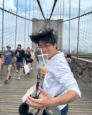 Jia-Bo Jhong Instagram - 提供一些拍照pose給大家
如果喜歡的話
之後再開一系列課程
然後收費
收很多錢！！！