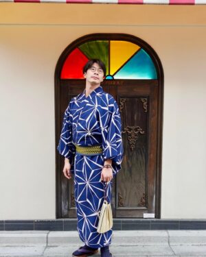 Jia-Bo Jhong Instagram - 跟淺草大神要了一隻好籤❤️
真是個受神眷顧的人啊
下次去要準備什麼東西還願比較適合？