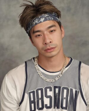 Jia-Bo Jhong Instagram - 為什麼每張眼神都這麼猥瑣
是因為沒戴眼鏡的關係嗎
還是我本身就這樣😢😢
結論
我好像不太適合皮衣
好險好險
本來想說今年冬天來買一件帥皮衣