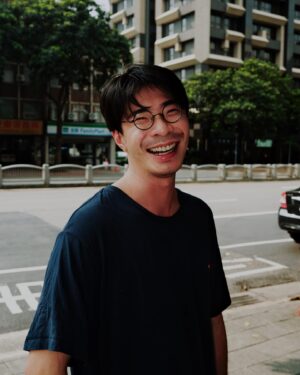 Jia-Bo Jhong Instagram - 路上巧遇互拍❤️