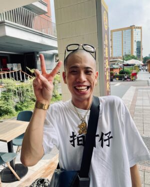 Jia-Bo Jhong Instagram - 路上巧遇互拍❤️
